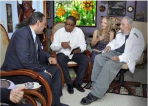 Fidel Castro y el Príncipe Ahmad Al-Fahad Al-Sabah, Presidente de la Asociación de Comités Olímpicos Nacionales (ACNO)