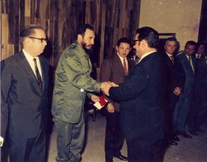 Fidel Castro Ruz recibe la condecoración “Jorge Dimitrov”