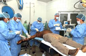 Médicos cubanos en el Hospital La Paz.
