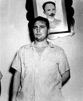 Esta é uma das primeiras fotos de Fidel depois do assalto ao Quartel Moncada, tomada no Bivaque de Santiago de Cuba. A foto pertence a Ernesto Ocaña, fotógrafo do Diario de Cuba.